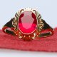 Złoty pierścionek z czerwoną cyrkonia