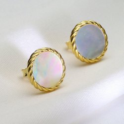 Pozłacane srebrne kolczyki z masą perłową – elegancja i styl