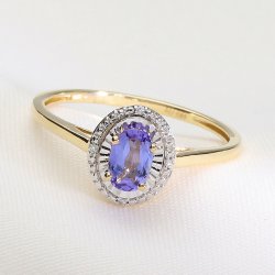 Złoty pierścionek z tanzanitem i brylantami – elegancja i luksus | Adoro