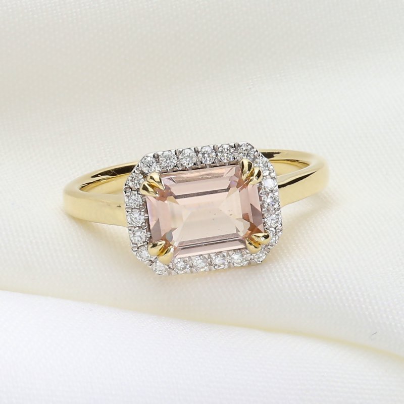 Pierścionek z morganitem i brylantami w żółtym złocie – elegancja i blask
