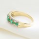 Złoty pierścionek ze szmaragdami i brylantami – elegancja