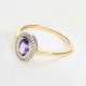 Złoty pierścionek z tanzanitem i brylantami – elegancja w odcieniu błękitu