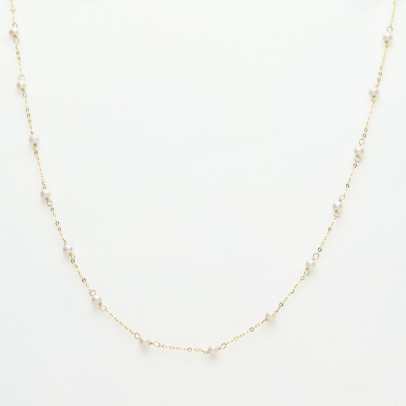 Złoty Naszyjnik z Delikatnymi Perełkami