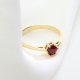Złoty pierścionek z rubinem – elegancki i klasyczny pierścionek z czerwonym kamieniem