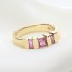Złoty pierścionek z różowymi szafirami – elegancja i nowoczesny styl w jednym