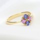 Złoty pierścionek z różowymi i niebieskimi szafirami – elegancki i nowoczesny design