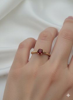 Złoty pierścionek z rubinem – elegancki i klasyczny pierścionek z czerwonym kamieniem