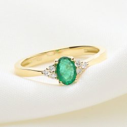 Luksusowy Pierścionek Ze Szmaragdem i Diamentami