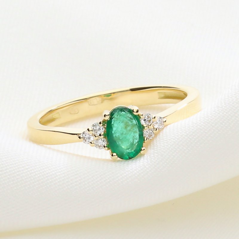 Luksusowy Pierścionek Ze Szmaragdem i Diamentami