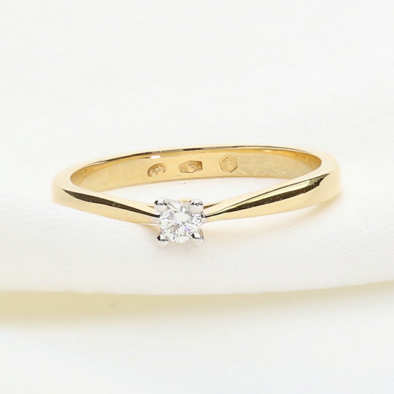 Złoty Pierścionek z Brylantem - Klasyczna Elegancja | Adoro