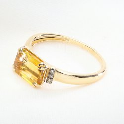 Złoty pierścionek z cytrynem i brylantami