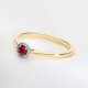 Klasyczny złoty pierścionek z naturalnym rubinem i brylantami