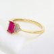 Klasyczny złoty pierścionek z naturalnym rubinem i brylantami