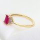 Klasyczny złoty pierścionek z naturalnym rubinem i brylantami