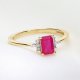 Klasyczny złoty pierścionek z naturalnym rubinem i brylantami