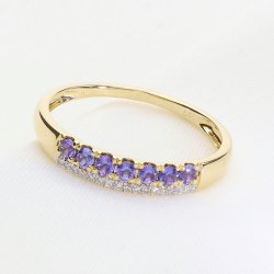 Ekskluzywny złoty pierścionek z tanzanitami i brylantami