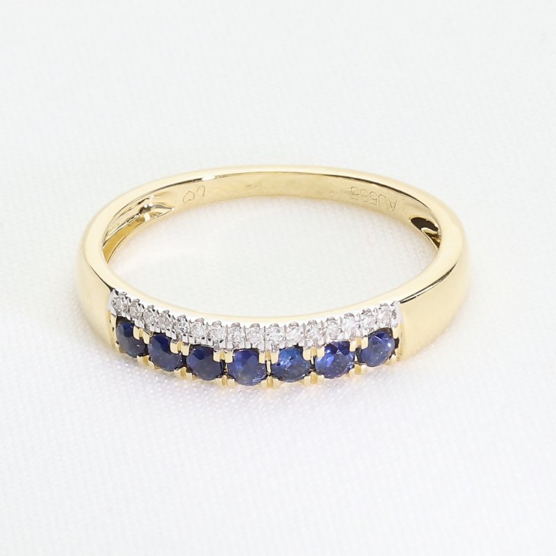 Ekskluzywny złoty pierścionek szafirami i brylantami