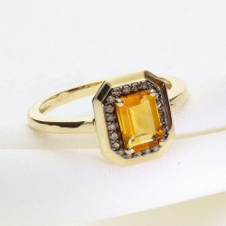 Klasyczny złoty pierścionek z naturalnym cytrynem i brylantami