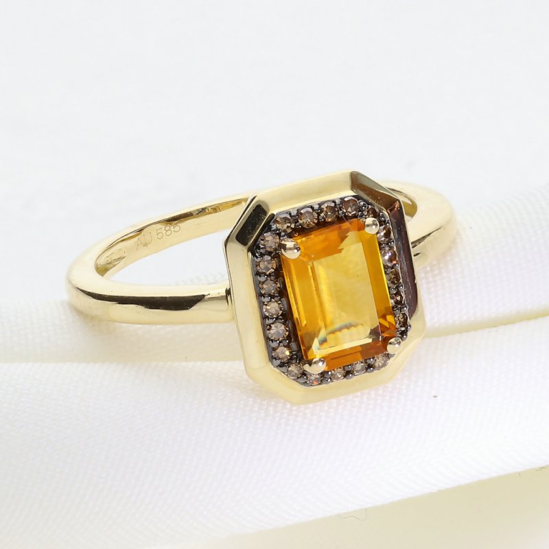 Klasyczny złoty pierścionek z naturalnym cytrynem i brylantami