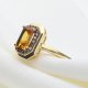 Klasyczny złoty pierścionek z naturalnym cytrynem i brylantami