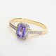 Klasyczny złoty pierścionek z naturalnym tanzanitem i brylantami