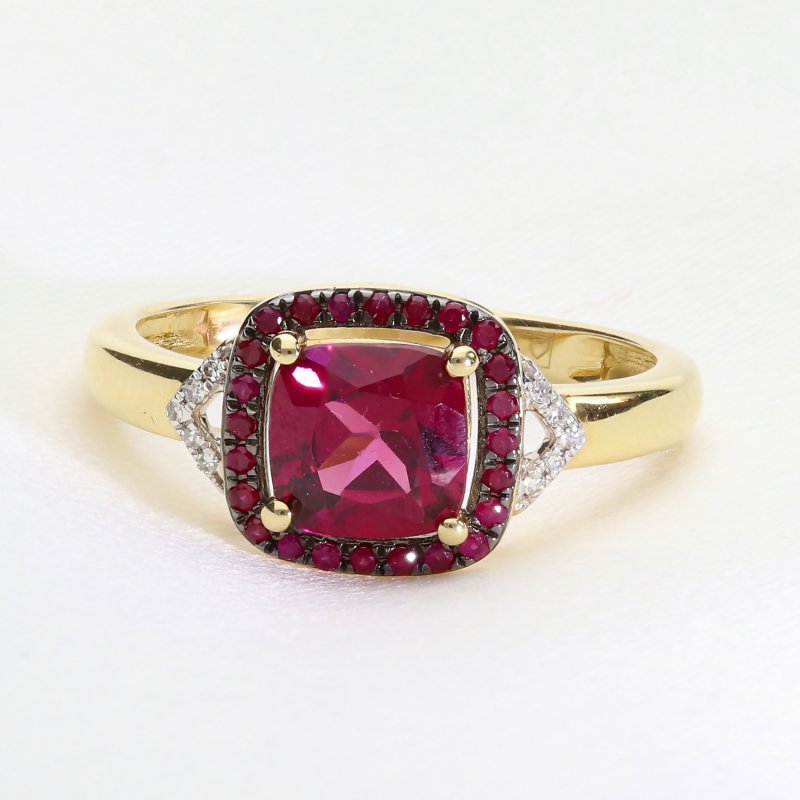 Ekskluzywny złoty pierścionek z rodolitem, rubinami i brylantami