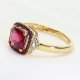Ekskluzywny złoty pierścionek z rodolitem, rubinami i brylantami