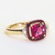 Ekskluzywny złoty pierścionek z rodolitem, rubinami i brylantami