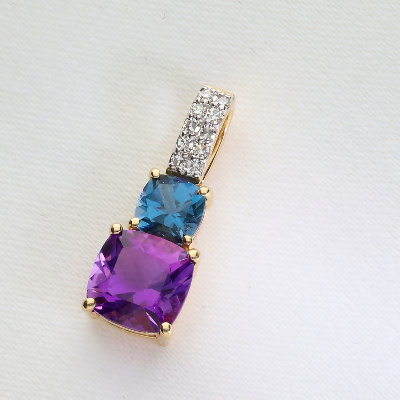 Złota zawieszka z Topazem London Blue, Ametystem i brylantami – Duo Elegancji